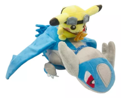 Pikachu op Latias Knuffel 28 cm