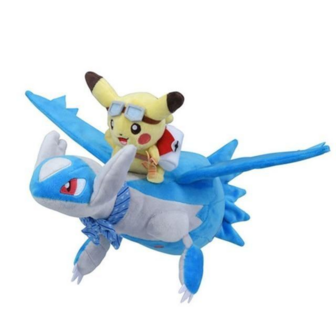 Pikachu op Latias Knuffel 28 cm