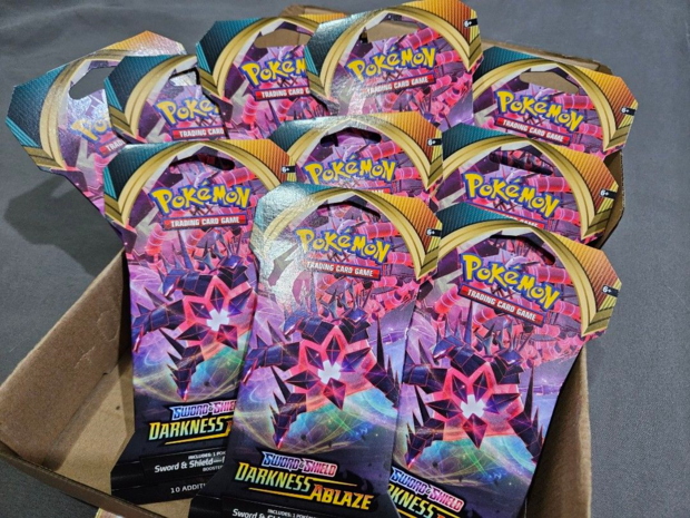 Pokemon Darkness Ablaze Sleeved Boosterpack