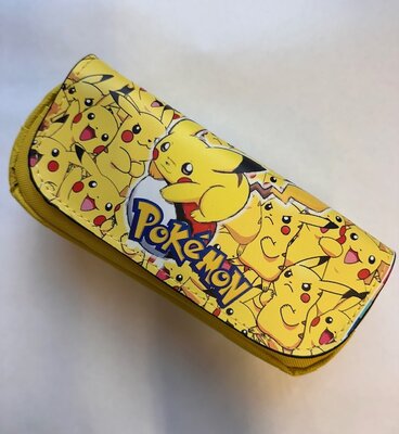 Pikachu Etui met dubbele rits geel